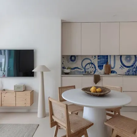 Modern And Cozy Townhouse In